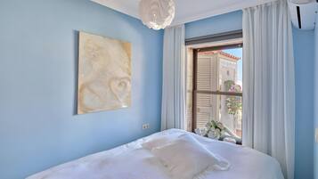 1 slaapkamer, een strijkplank/strijkijzer, gratis wifi, beddengoed
