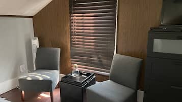 3 bedrooms, in-room safe, iron/ironing board, free WiFi