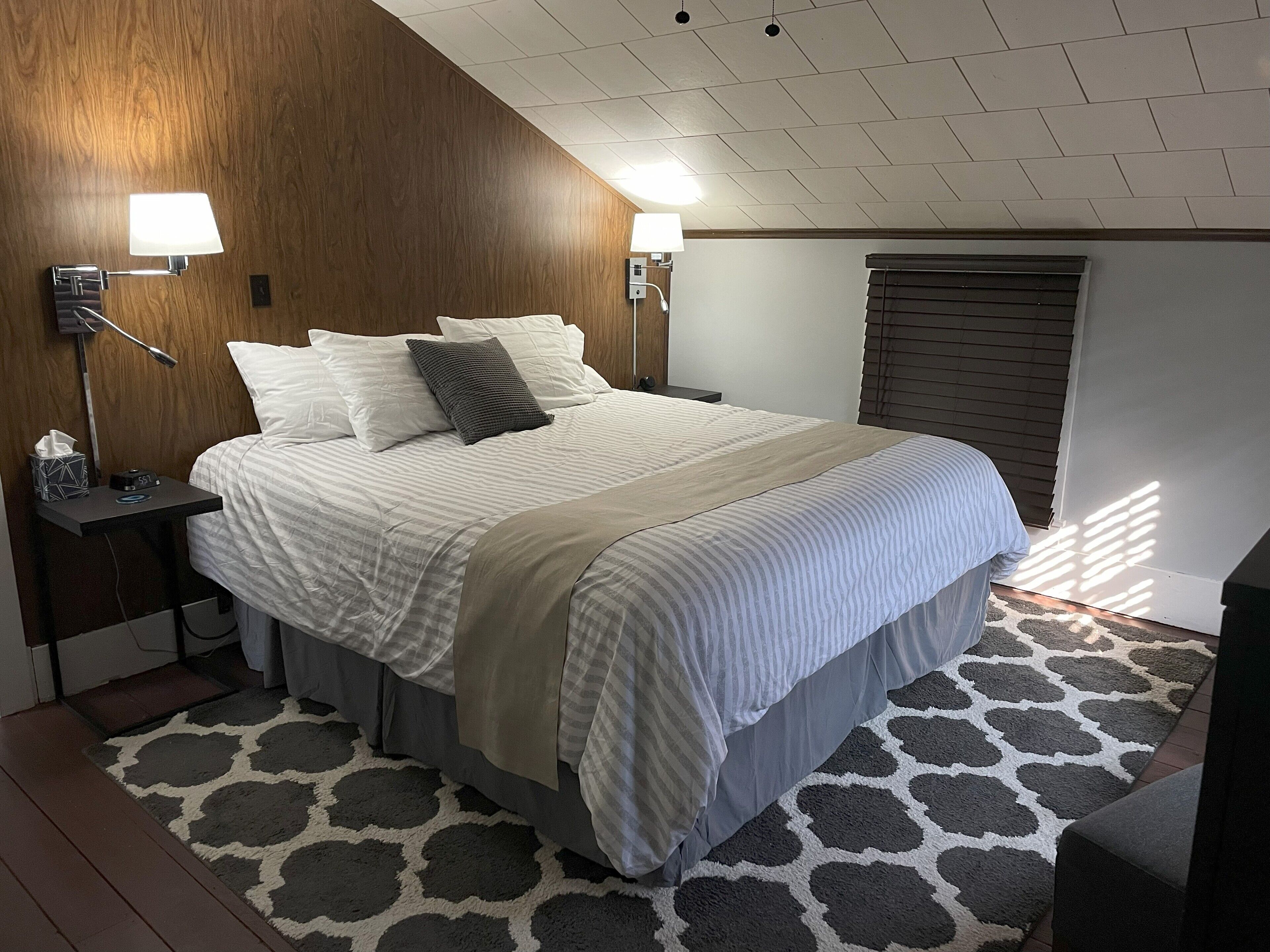 3 bedrooms, in-room safe, iron/ironing board, free WiFi