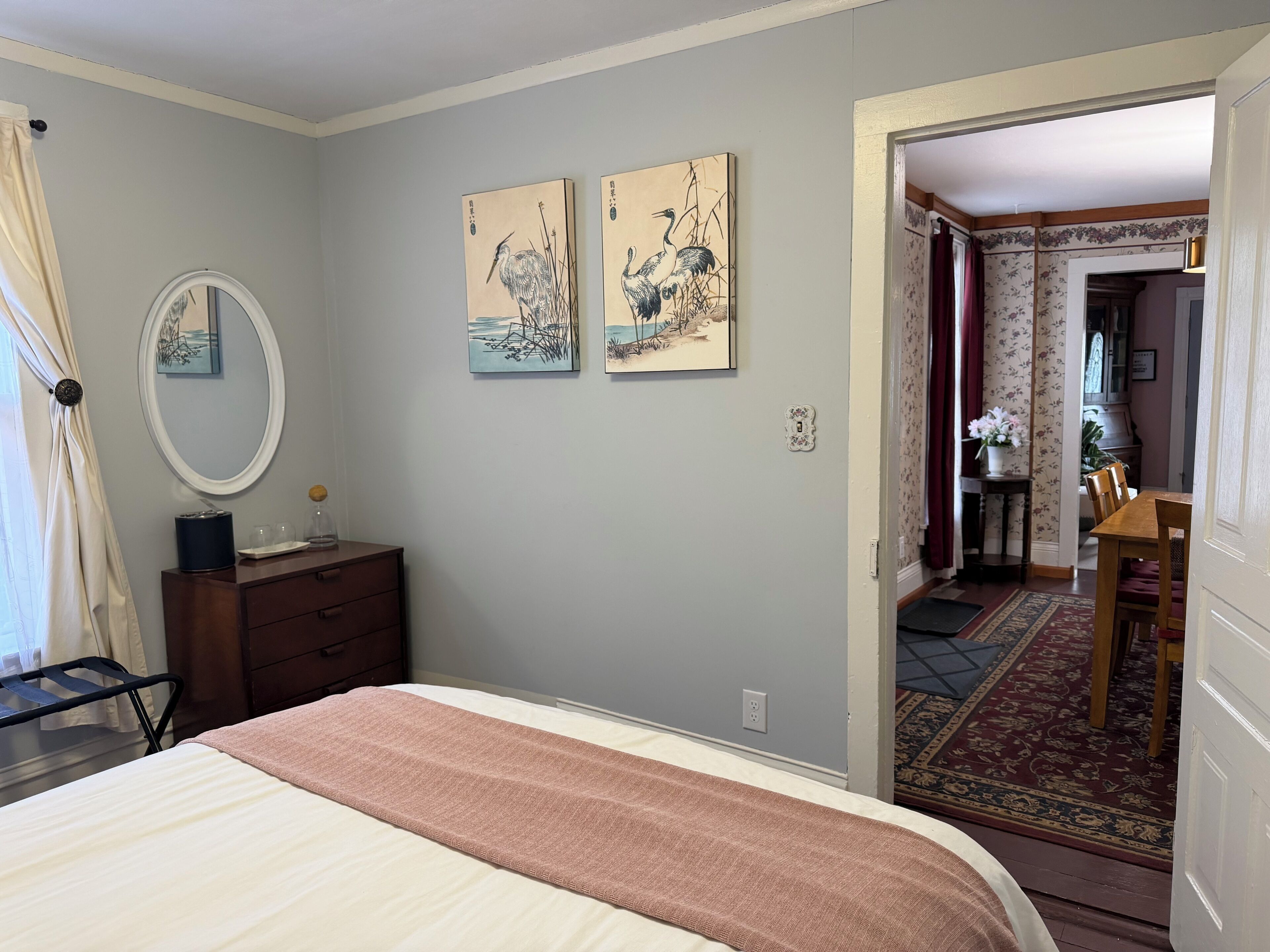 3 quartos, cofres nos quartos, ferros/tábuas de passar roupa