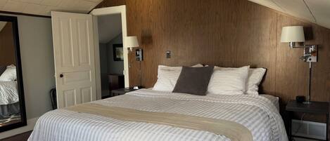 3 bedrooms, in-room safe, iron/ironing board, free WiFi