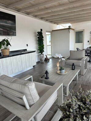 Family Apartment, Balcony, City View | Living area