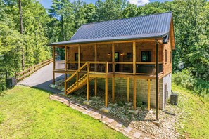 Exterior - Smoky Mtn Retreat: Hot Tub, FirePit & Close to Fun (Sevierville)