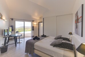 5 chambres, bureau, fer et planche à repasser, Wi-Fi gratuit