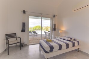 5 bedrooms, desk, iron/ironing board, free WiFi