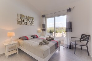 5 chambres, bureau, fer et planche à repasser, Wi-Fi gratuit