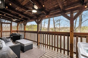 Property grounds - Charming Cabin in the Smokies -close to attractions, Hot Tub, Pool Table, Arcade (Sevierville)