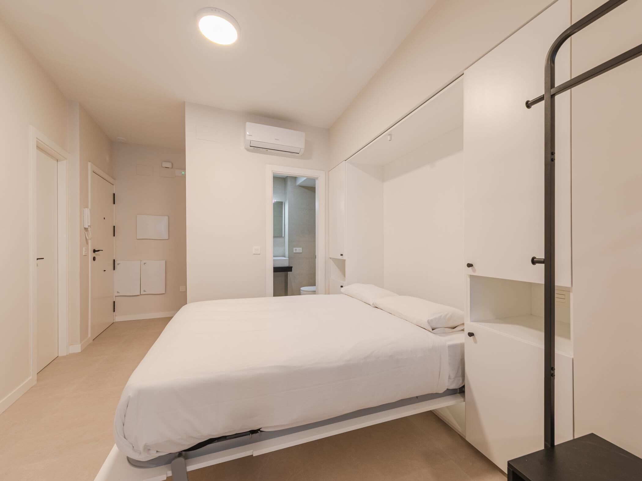 1 chambre, fer et planche à repasser, accès Internet