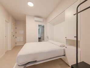 1 bedroom, iron/ironing board, internet
