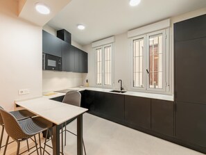 Fridge, microwave, oven, coffee/tea maker