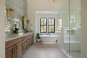 Shower, hair dryer, towels, soap - Custom Bunk Room & Private Pool - Great for Families (Kiawah Island)