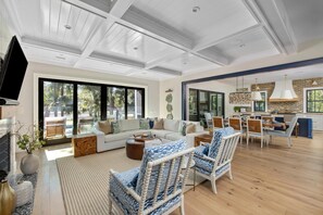 Télévision, cheminée