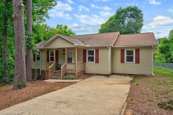 Shirley St At Duke Medical Pavilion 3 Bedroom Home by Quantum Su