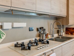 Fridge, oven, dishwasher, cookware/dishes/utensils