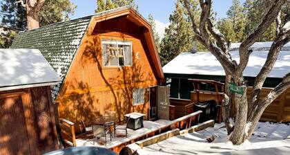 Weekly Stay Discounts- Tri-Level, Big Bear Cabin. Spacious Decking, HotTub