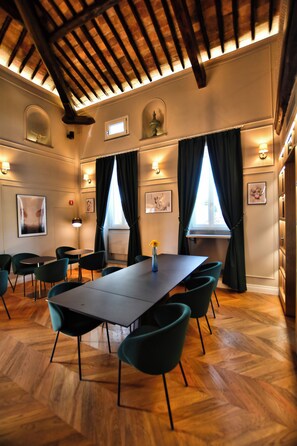 Dagelijks continentaal ontbijt inbegrepen