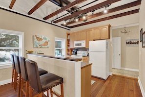 Refrigerador, microondas, horno, placa de cocina