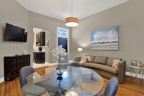 Älytelevisio, kirjoja