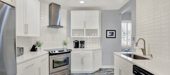 Walkable Home in Thomas Square, Heated Pool Access