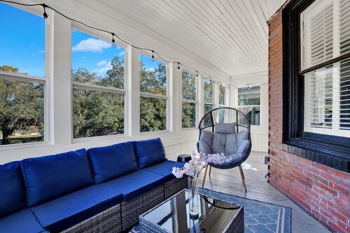 Walkable Home in Thomas Square, Heated Pool Access