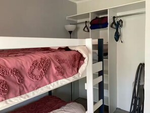 2 bedrooms, iron/ironing board, WiFi, bed sheets - House with 2 comfortable rooms. (Navojoa)