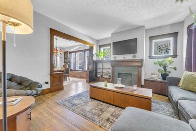 Charming Duplex Near Shaker Square Cleveland