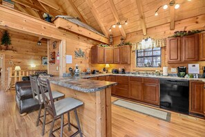 Fridge, microwave, stovetop, dishwasher