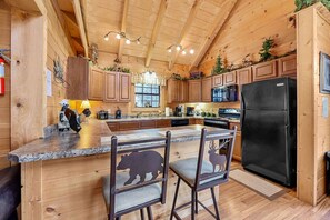 Fridge, microwave, stovetop, dishwasher