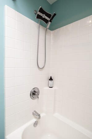 Hair dryer, towels - The Quiet Old City Hideout (Knoxville)