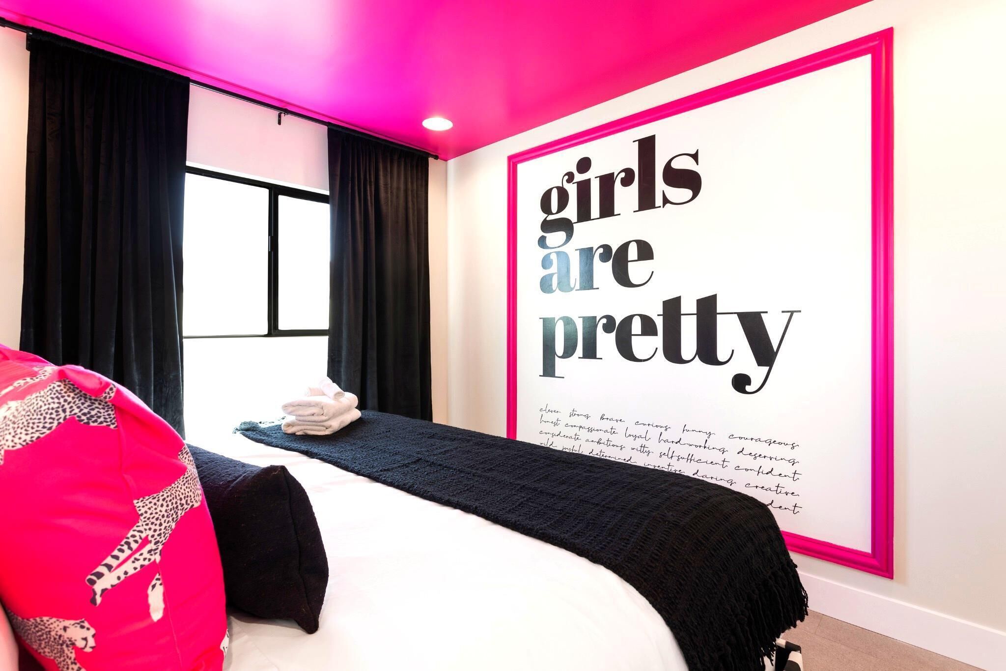 11 habitaciones, tabla de planchar con plancha y cuna de viaje 