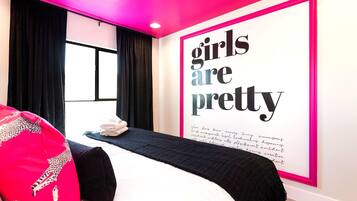 11 habitaciones, tabla de planchar con plancha y cuna de viaje