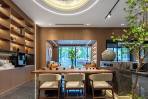 Lobby sitting area - World Hotel  Jinan CBD MixC Branch (Jinan)