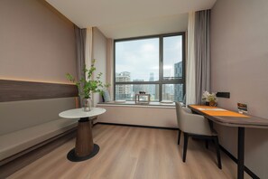 Deluxe Double Room | Laptop workspace, blackout curtains, free WiFi - World Hotel  Jinan CBD MixC Branch (Jinan)