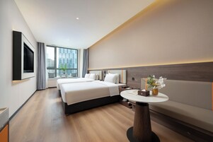 家庭三人房 | 笔记本电脑工作区、遮光窗帘、免费 WiFi