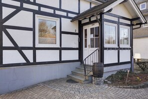 Exterior detail - Apartment 'Ferienwohnung Huckelberg' with Balcony and Wi-Fi (Schmallenberg)