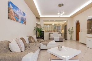 빌라, 침실 3개, 파티오, 정원 전망 | 거실 공간