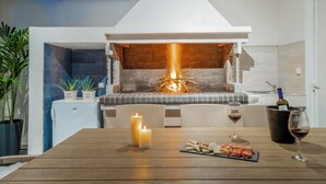 Villa, 3 Bedrooms, Patio, Garden View | Dining
