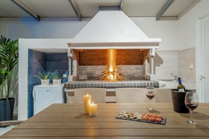 Villa, 3 Bedrooms, Patio, Garden View | Dining