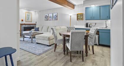 5-15 Minutes from Mountains, Balcony, Fireplace, Fast Wifi