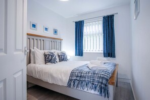 2 bedrooms, iron/ironing board, bed sheets