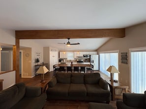 Smart TV, fireplace, DVD player