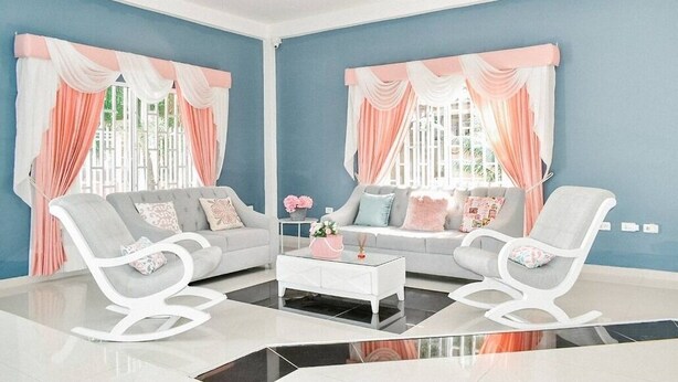 A modern living room with two sofas, a coffee table, and white rocking chairs. - House Hotel in San Andres Island (San Andrés)