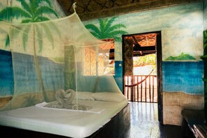 Basic Double Room, Sea View | Soundproofing, free WiFi - Villa-Atlas Guest House  (Daanbantayan)