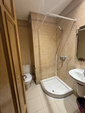 Dusche, Handtücher, Seife, Toilettenpapier