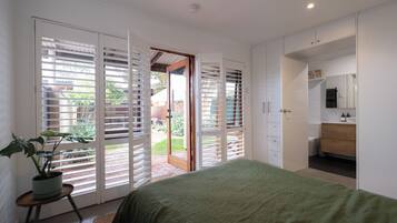 3 bedrooms, travel cot, WiFi, bed sheets