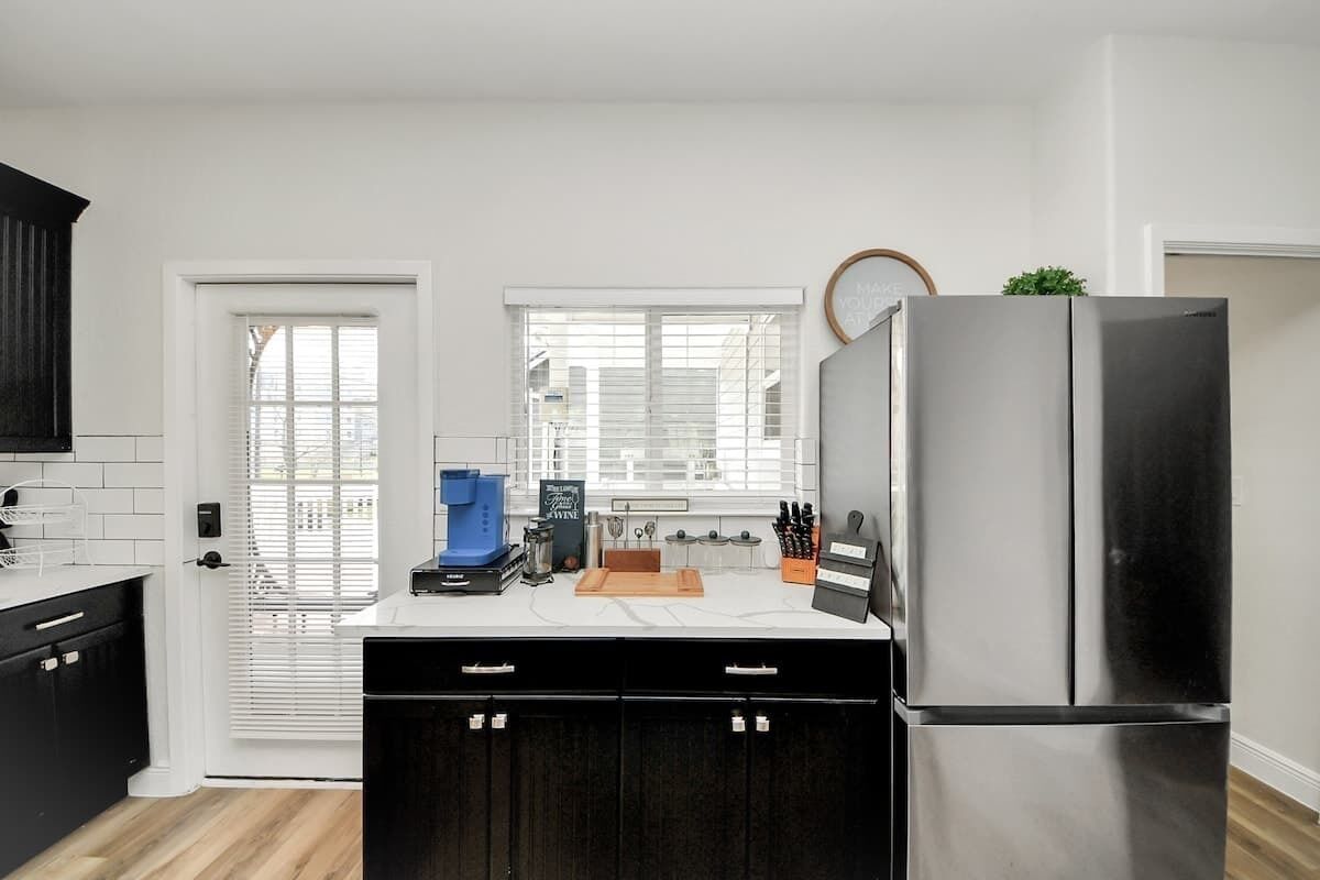 冰箱、微波炉、烤箱、炉灶