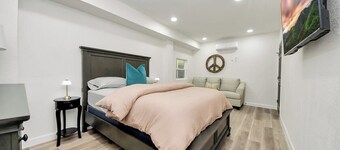 Boardwalk Bungalow Family Fun for All - Sleeps 10