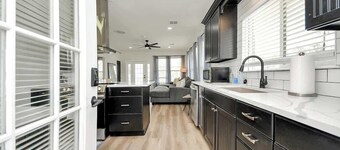 Boardwalk Bungalow: Family Fun for All - Sleeps 10