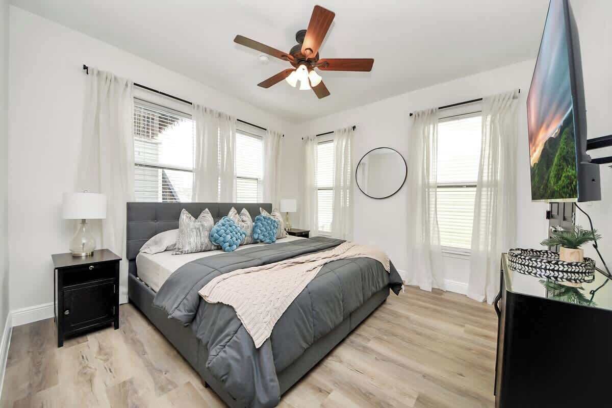 4 quartos, ferros/tábuas de passar roupa, Wi-Fi, roupa de cama