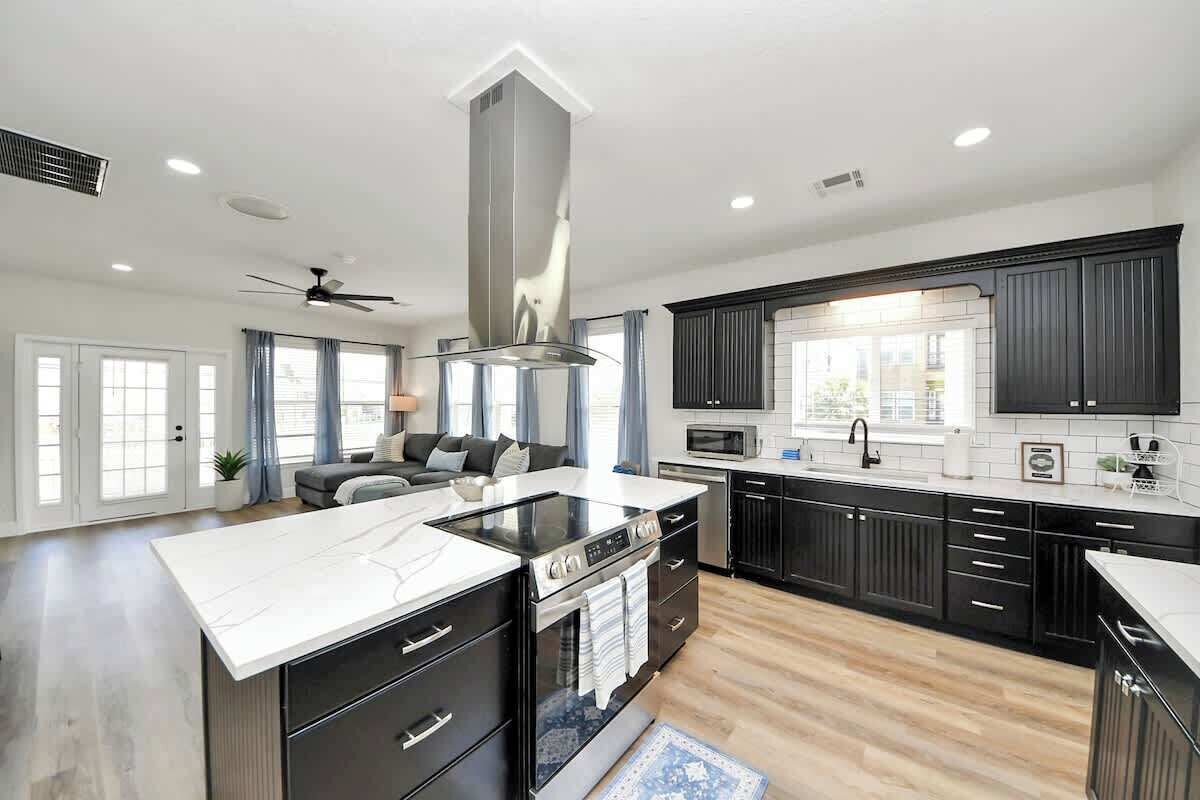 冰箱、微波炉、烤箱、炉灶